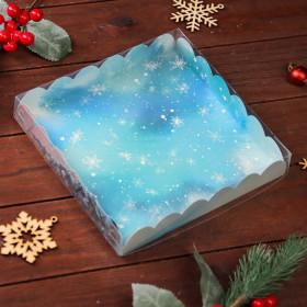 Коробка для пряников 18х18х3 см с прозрачной крышкой, Голубая/снежинки 