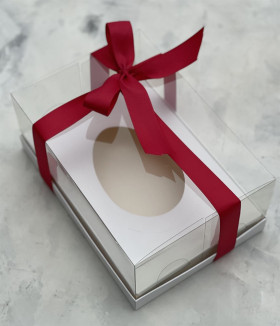 Коробка под половинку шоколадного яйца с пластиковой крышкой 23,5х16х10 см, белая 