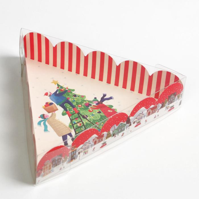 Коробка треугольная 18х18х4 см с прозрачной крышкой "Новый год"