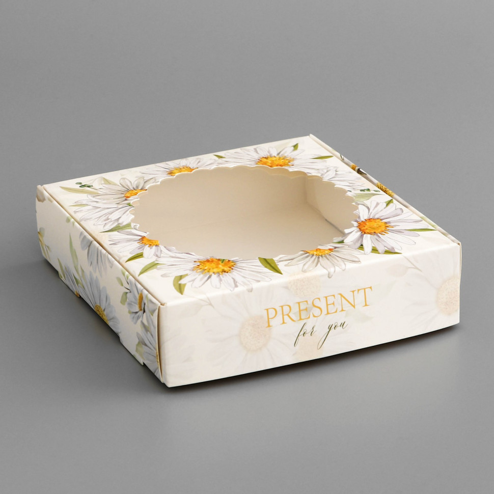 Коробка с откидной крышкой 11х11х3 см с "Ромашки"