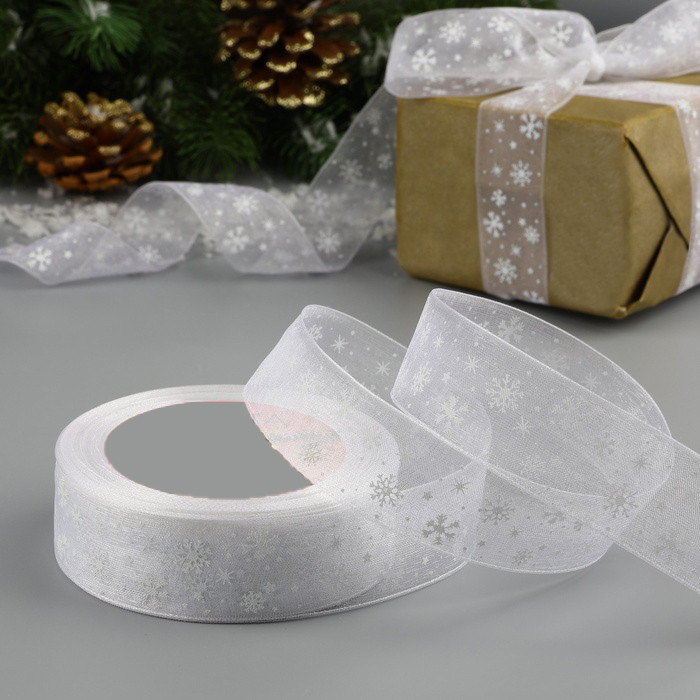 Лента из органзы Белая/белые снежинки 2,5 см / 3 м 