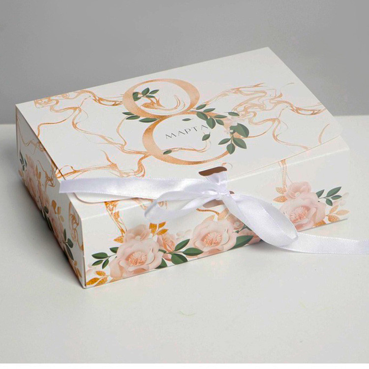 Коробка 16,5х12х5 см, "8 Марта"