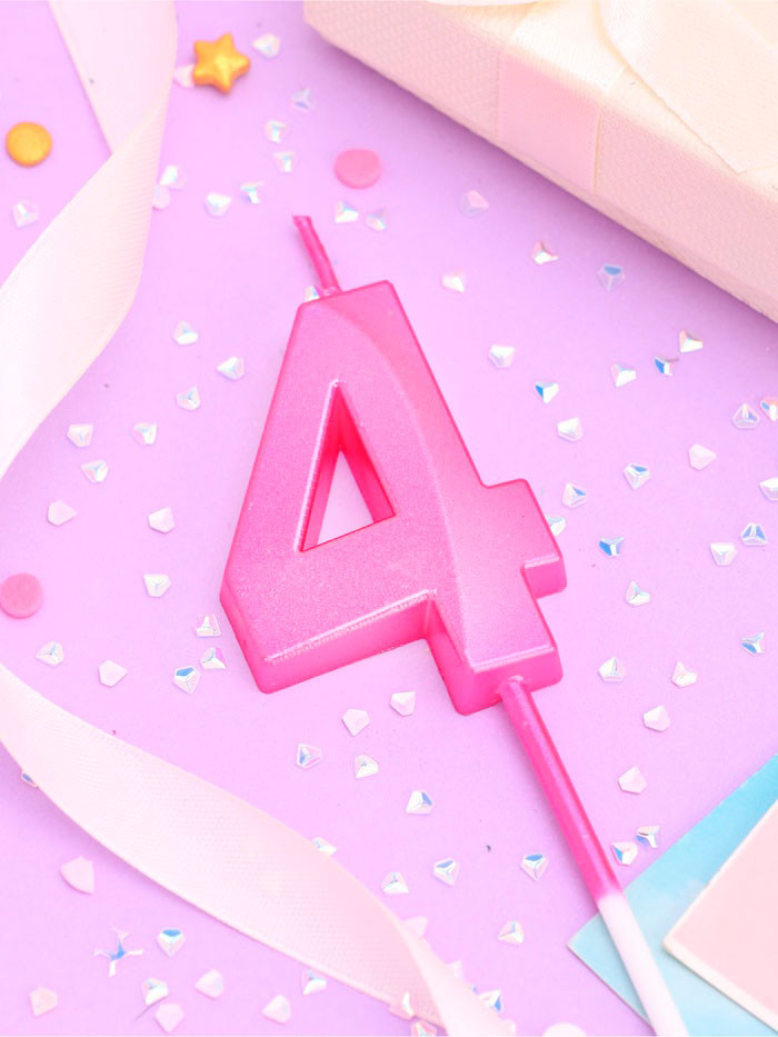 Свеча Цифра "4" с гранями, розовая / 5 см