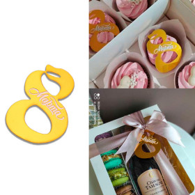 Декор из акрила "8 Марта" с отверстием для ленты / 5,7 см